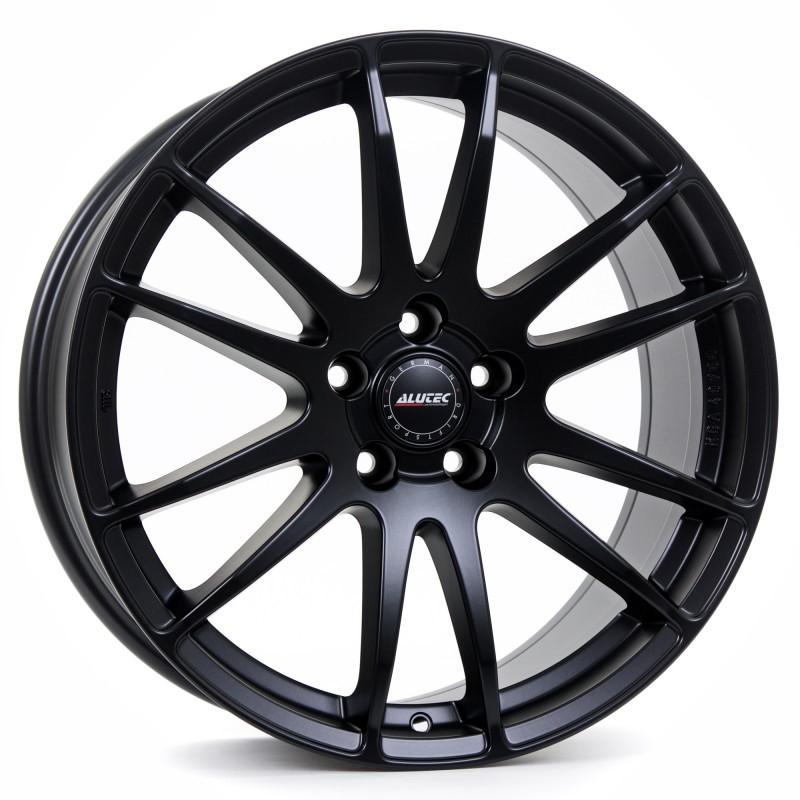 Alutec Monstr Matt Black monteret med 235/45R18 Superia UHP