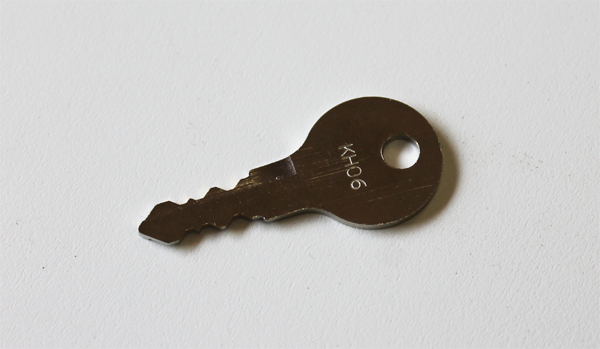 BUZZ KEY NR KH010 NØGLE VED TRÆKLÅS